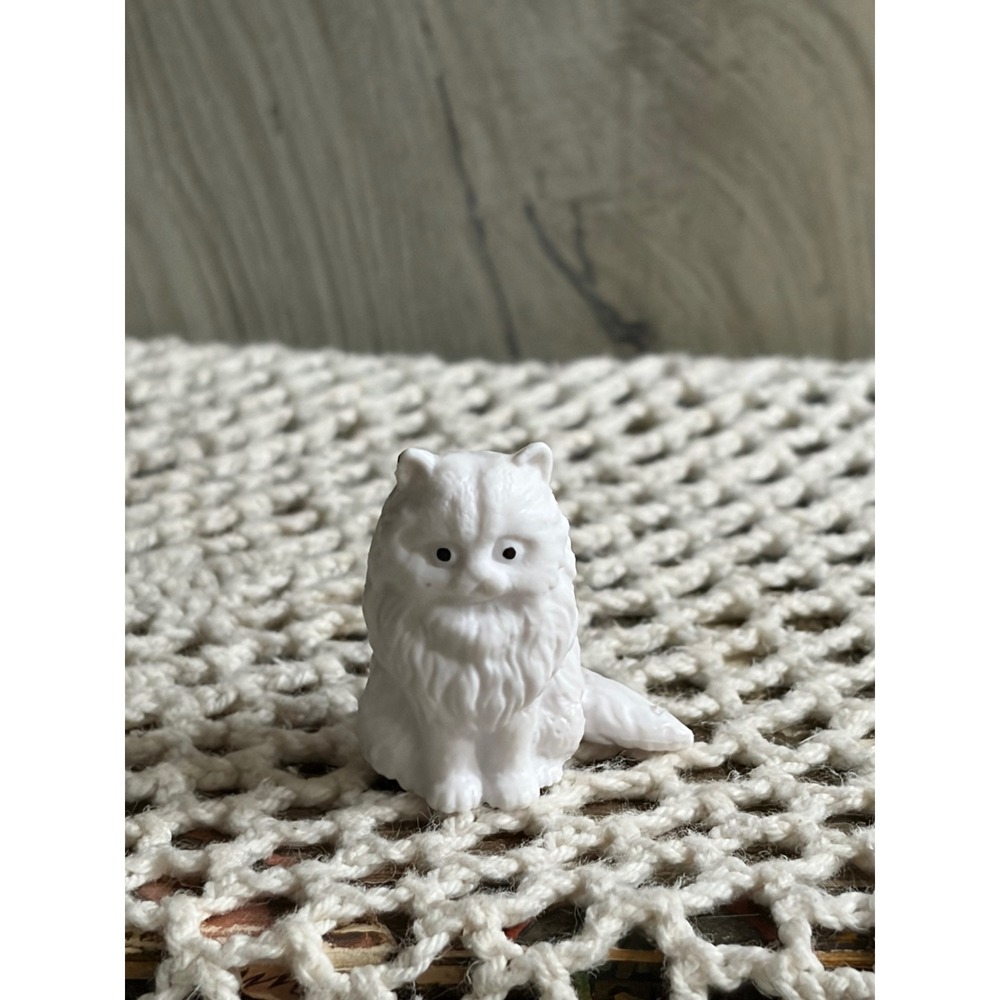 Miniature White Persian Cat Figurine Tiny Long Hair Feline Dollhouse Decor 1.5"